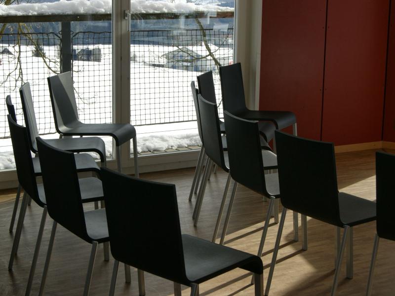 Baumhaus_Stuhlreihen.JPG